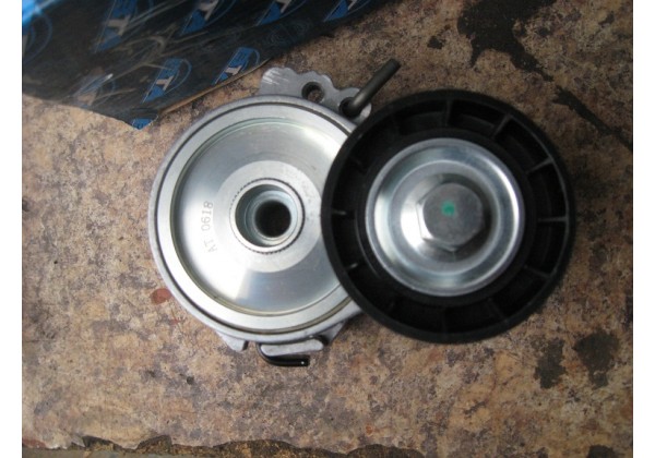 Натяжний ролик, поліклиновий ремінь Peugeot, Citroen 1.9 d, 2.0, 2.2 hdi, 2.0 jdt, 575174, 96367827, 9653522780, 9636782780